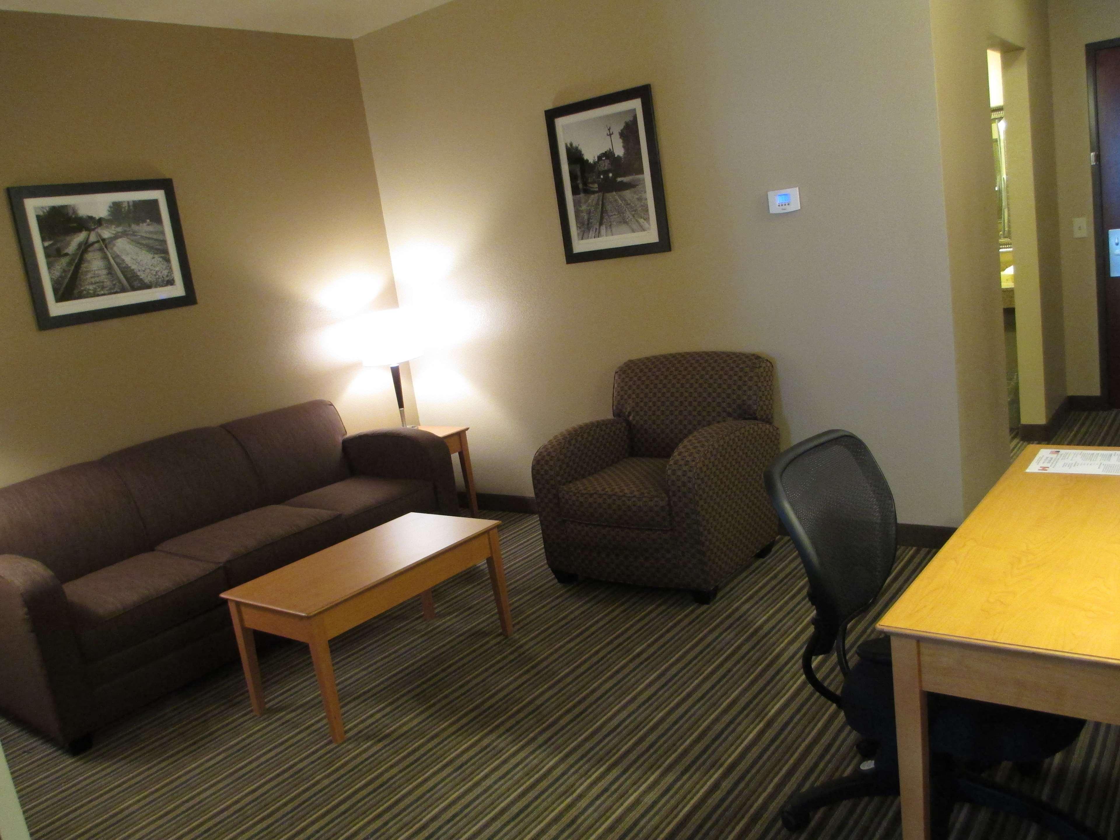 Best Western Shelby Inn & Suites Bagian luar foto