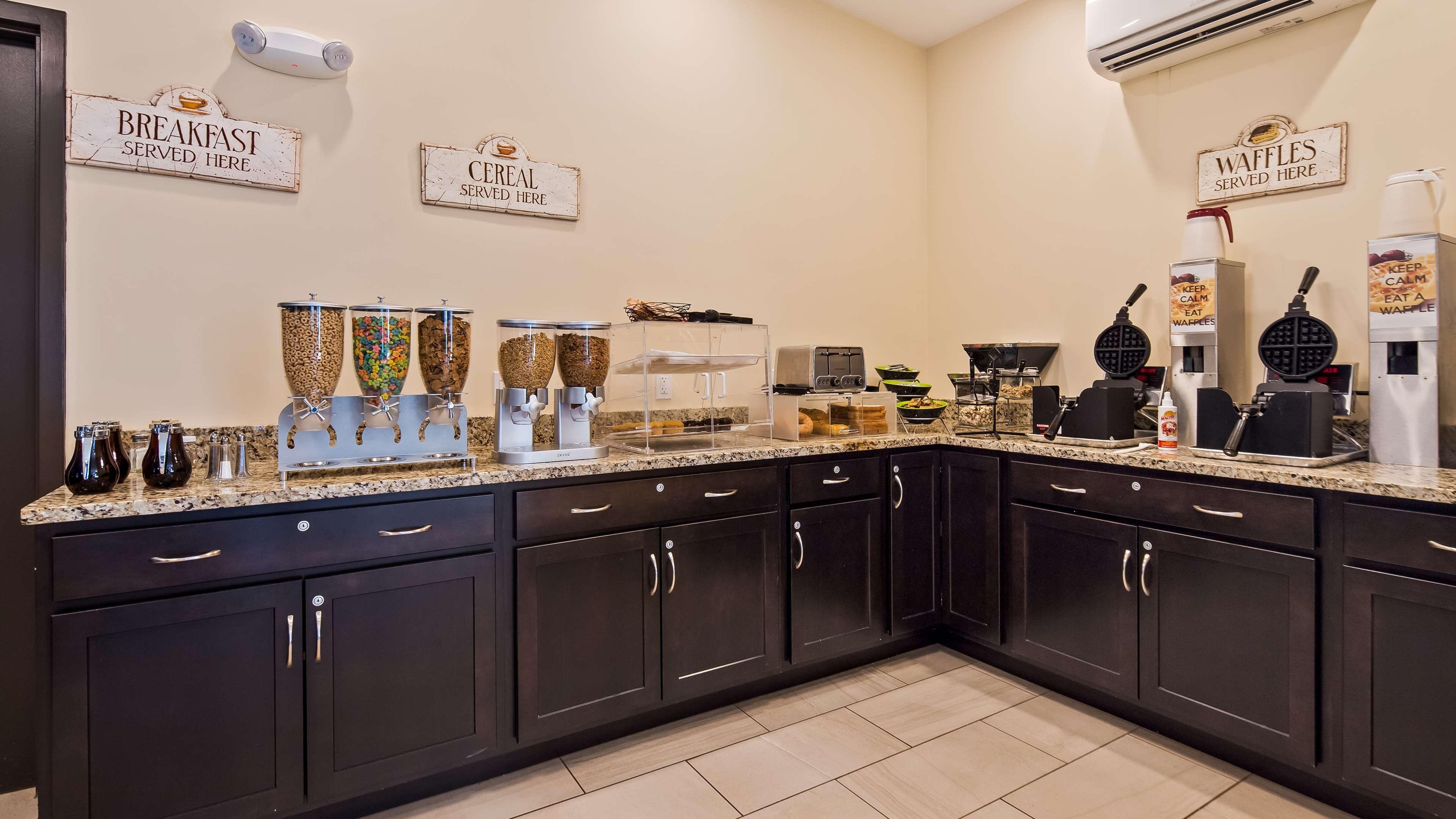 Best Western Shelby Inn & Suites Bagian luar foto